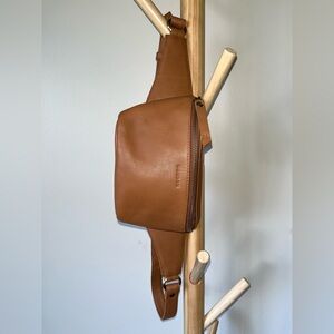 Mandrn Remy Fanny Pack in Tan, EUC